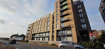 Flat to rent in Craven Street, Salford M5