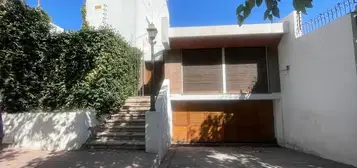Alquiler Casa 35 años 5 dormitorios, 2 cocheras, 290m2, Almirante Brown 1100, Godoy Cruz