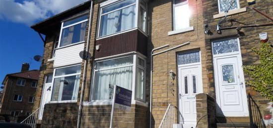 Terraced house to rent in Hollin Terrace, Shipley BD18