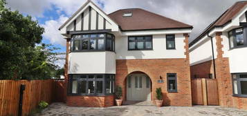 5 bedroom detached house