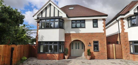 5 bedroom detached house