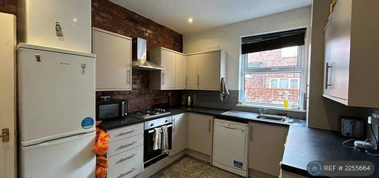 4 bedroom terraced house