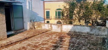 Casa indipendente in vendita in via Brindisi, 77