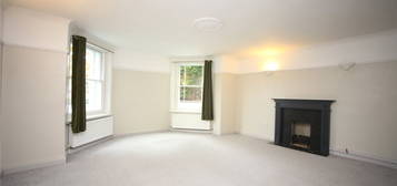 Flat to rent in East Approach Drive, Cheltenham, Gloucestershire GL52