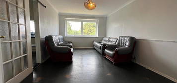 Flat to rent in Mandeville Road, Enfield EN3