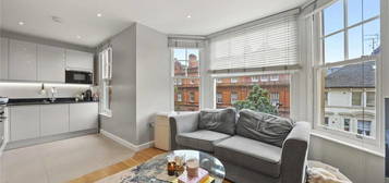 Flat to rent in Earls Court Road, London SW5