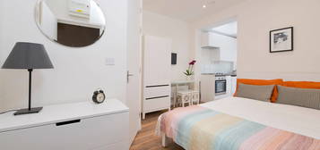 Studio to rent in Bloemfontein Road, Shepherd's Bush, London W12