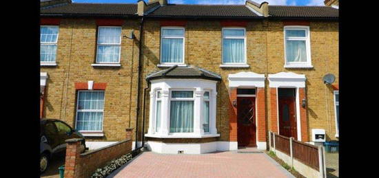 3 bed terraced house to rent