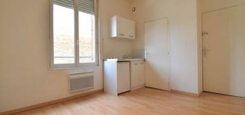 Studio  à louer, 1 pièce, 11 m², Étage 1/2