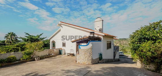 Encantadora Moradia T3 numa Pequena Quinta de 2.500 m² na Carvoeira Junto à Ericeira