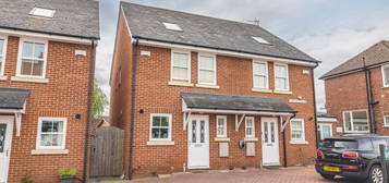 3 bed semi-detached house to rent