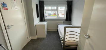 Flat to rent in Harrowdene Road, North Wembley HA0