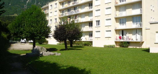 Location appartement 4 pièces 66 m²