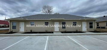 300 N 2nd St Unit 216, Austin, AR 72007