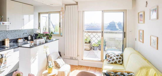 Sous-loue appartement 50m² Paris 18ème avec terrasse du 14 novembre au 14 décembre 2024