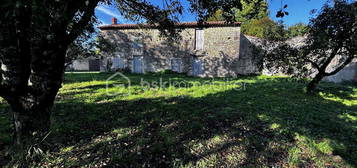 Maison ancienne à rénover ,beau potentiel