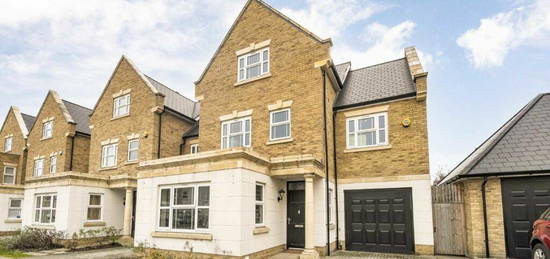 5 bedroom detached house