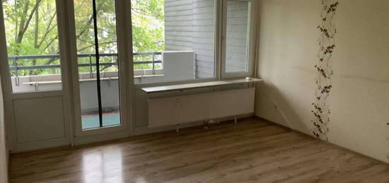 Familienwohnung! Gut geschnittene 3 Zimmer Wohnung mit Balkon in MG-Schmölderpark