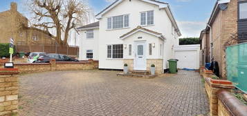 5 bedroom detached house