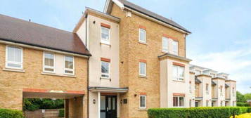 Flat to rent in Kingfisher Drive, Maidenhead, Berkshire SL6