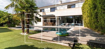 13012 PLATEAU DE MONTOLIVET MAGNIFIQUE VILLA DE 240 m² SUR UNE PARCELLE DE 800 m² AVEC PISCINE GARAG