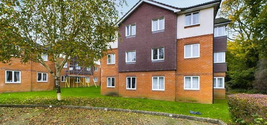 Flat for sale in Three Bridges Road, Crawley RH10