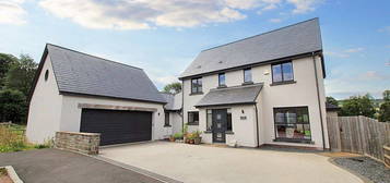 5 bed detached house for sale