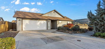 26 NE Buena Villa Dr, Prineville, OR 97754