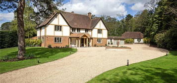 8 bedroom detached house