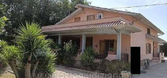 Villa all'asta in via Migliara 45, 94