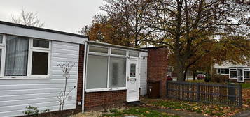 Bungalow to rent in Kyetop Walk, Gillingham ME8