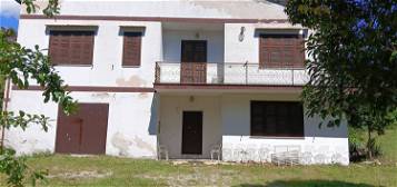 Casa indipendente in vendita in via La Mola s.n.c