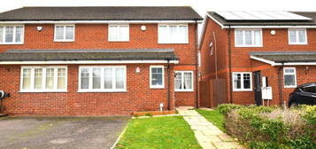 3 bedroom semi-detached house to rent