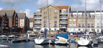 Flat to rent in The Piazza, Eastbourne BN23