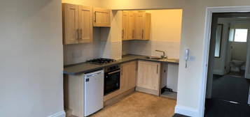 Flat to rent in High Street, Lewes BN7