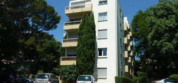 Particulier loue studio meublé à étudiants, rue Montaury, proche lycée Albert Camus et Fac médecine