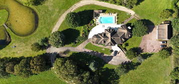 Belle propriété / maison avec piscine au milieu de la nature