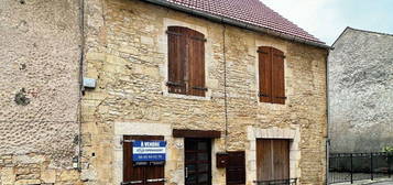 Maison de village avec toiture neuve