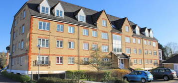 Flat to rent in Pembroke House, Academy Court WD6