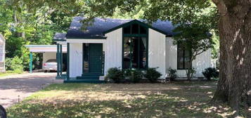 221 S  1st Ave, Cleveland, MS 38732