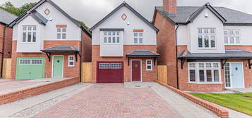 4 bed detached house to rent