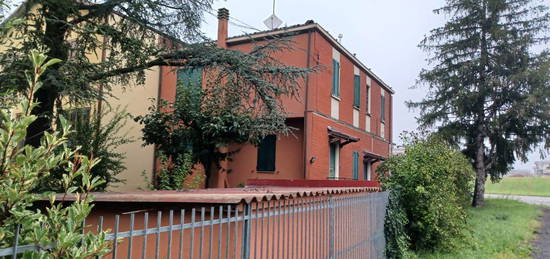 Casa indipendente in vendita in via Emilia