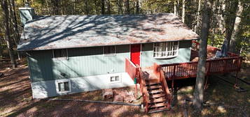 175 Mountainside Dr, Gouldsboro, PA 18424