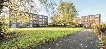 Flat to rent in Marlowe Gardens, Eltham SE9