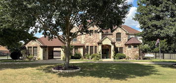 2056 Willow Bend Dr, Oak Leaf, TX 75154