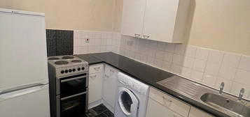 Flat to rent in Putney High Street, London SW15