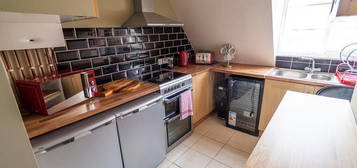 4 bed flat to rent