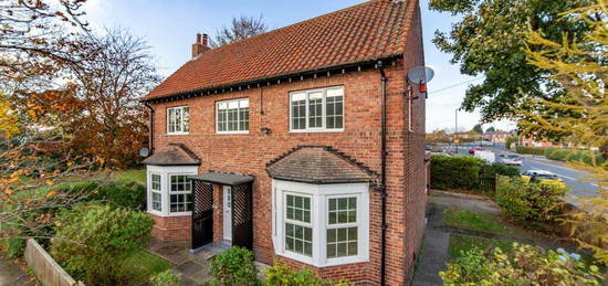 5 bedroom detached house