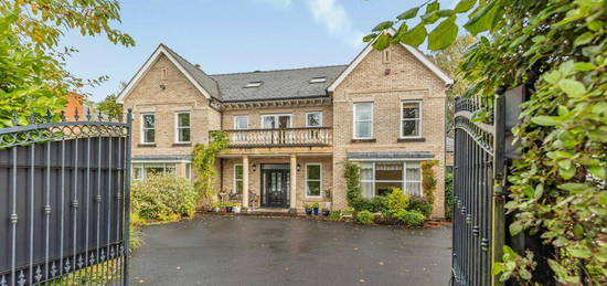 8 bedroom detached house for sale