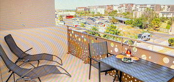 Confortable T2 avec terrasse, parking & vue étang